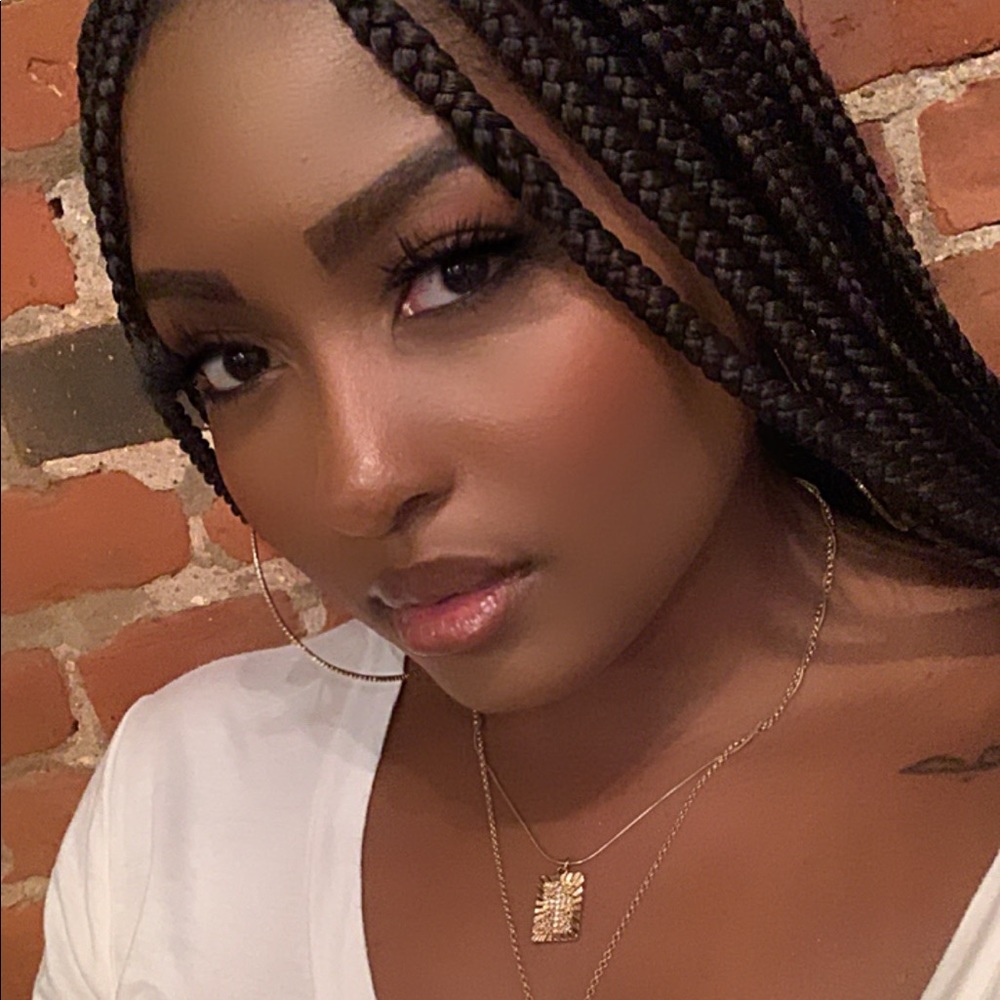 Meet your Posher, Raquel